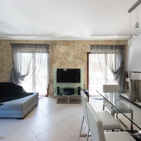 בית נופש J&b By Luxlikehome סיווירי